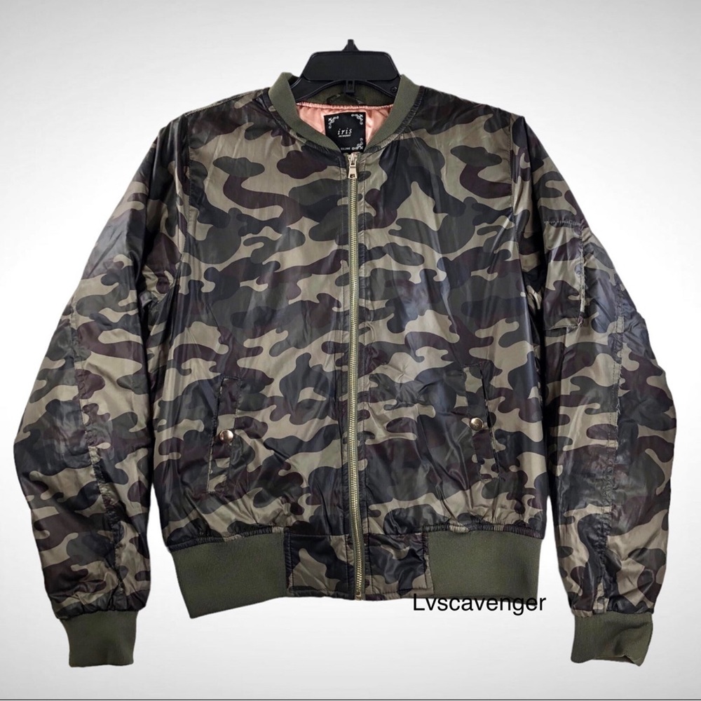 Iris Los Angeles Satiny Quilted Camo Ladies Jacket Size Large!